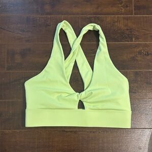 Crossback Sports Bra in Neon Lime fabletics